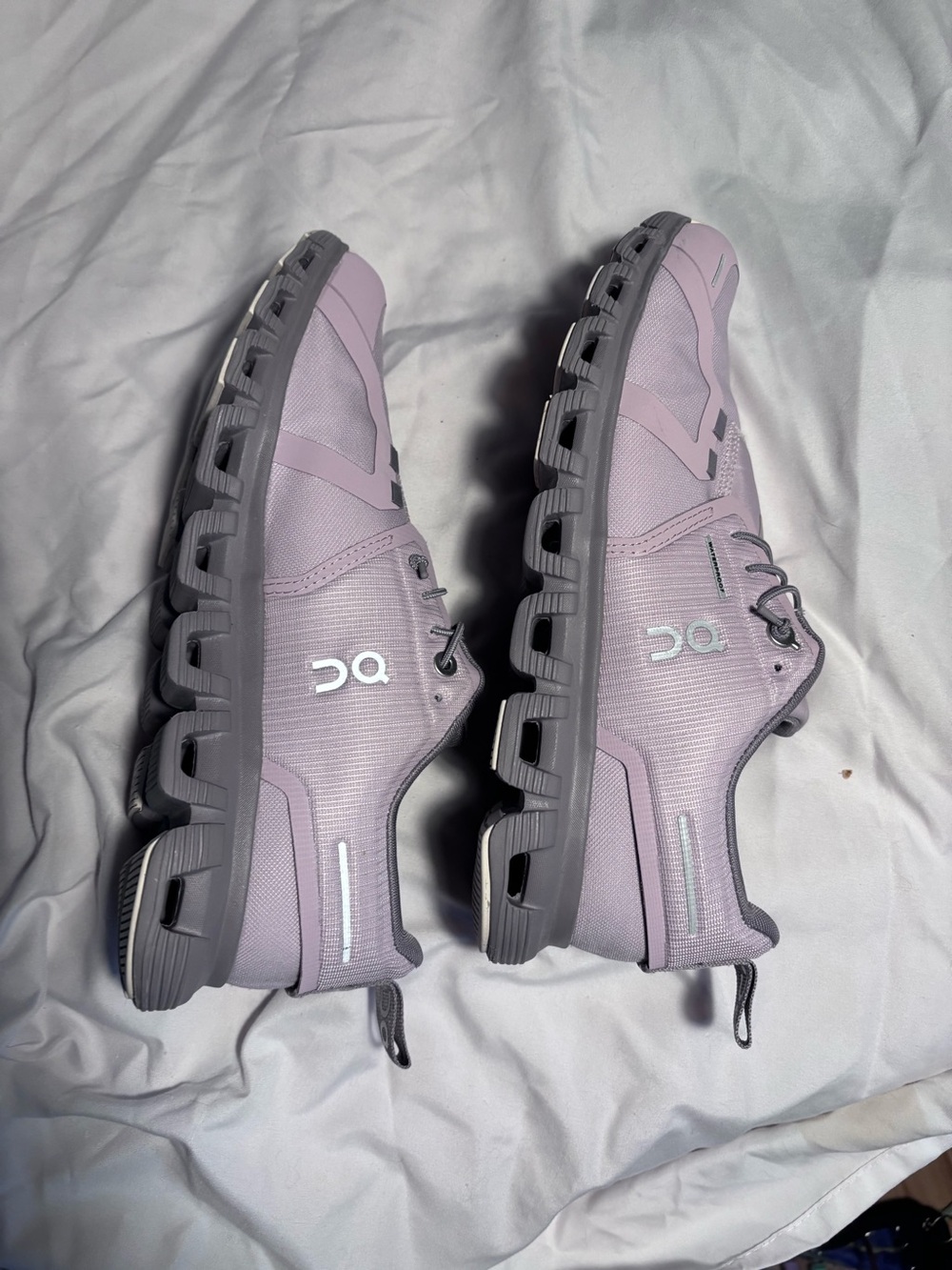 On Running Women's Cloud in Light Lavender and Gray
